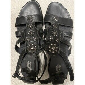 Women’s Softwalk Gladiator Black Strappy Leather Silver Studded Sandals 11A